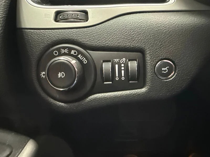 Used 2019 Black Jeep Limited image 23