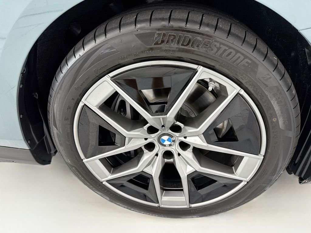 Certified Used 2026 Green Metallic BMW xDrive40 image 31