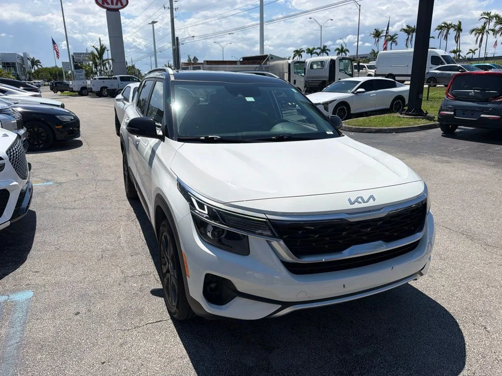 Used 2023 Clear White/Black Roof Kia S image 1