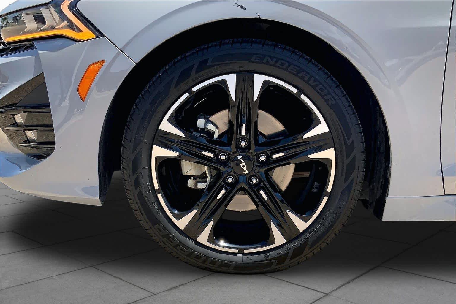 Used 2022 Wolf Gray Kia GT-Line image 10