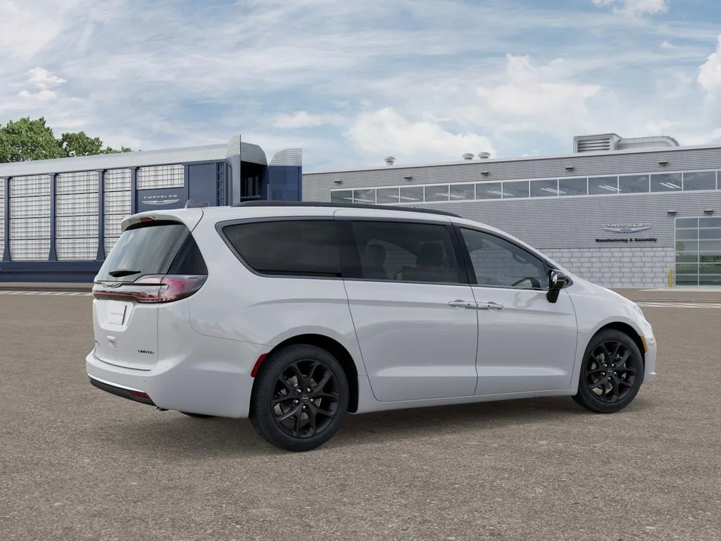 New 2026 Bright White Clearcoat Chrysler Limited image 4