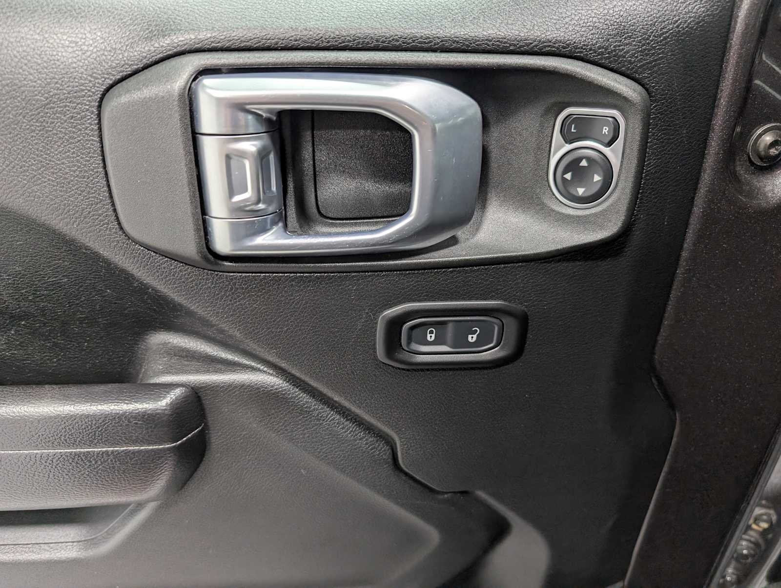 Used 2021 Granite Crystal Clearcoat Metallic Jeep Unlimited Willys image 33