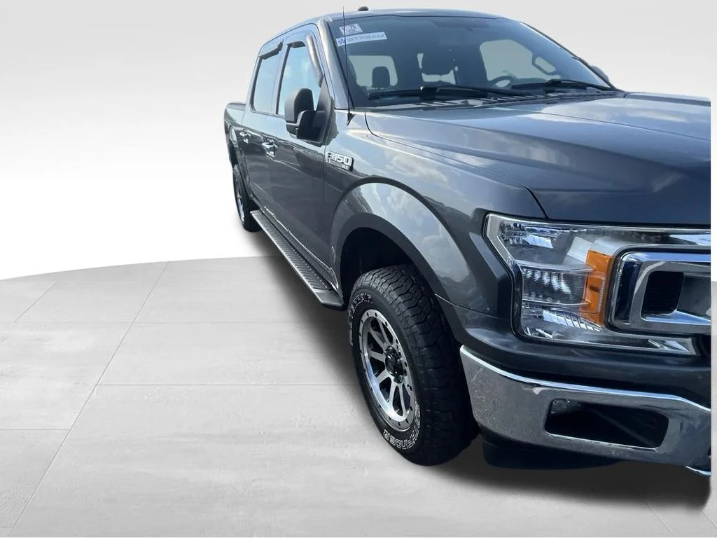 Used 2018 Gray Ford XLT image 12