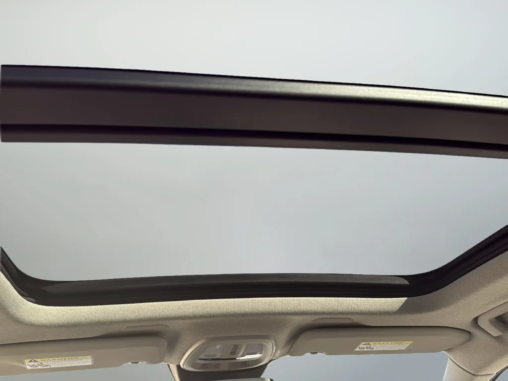 Used 2023 White Volvo B5 Plus Bright Theme image 17