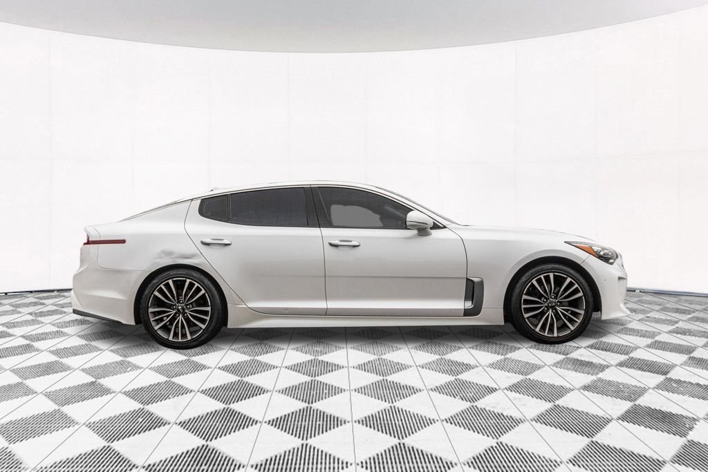 Used 2018 White Kia Premium image 11