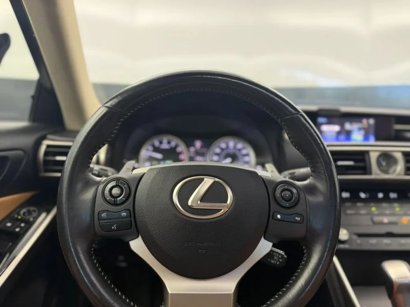 2016 Lexus IS 200t - Photo 37