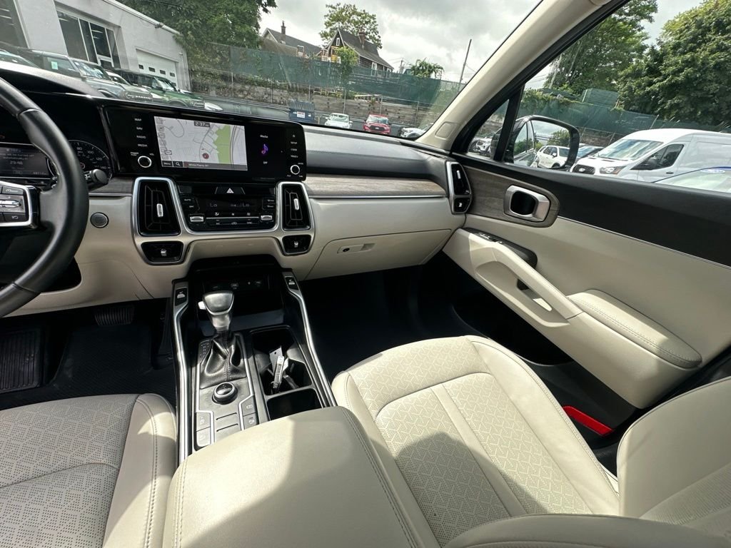 Certified Used 2023 Silver Kia X-Line S image 27