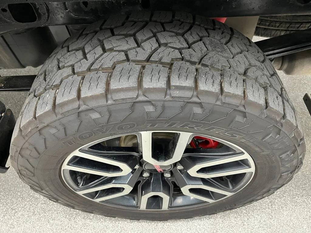Used 2022 White GMC AT4 image 14