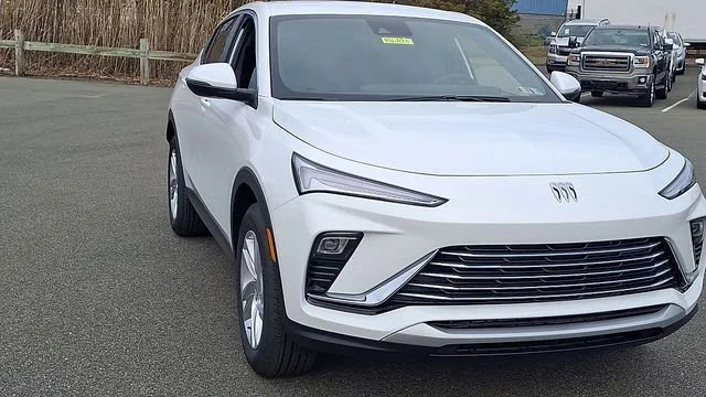 New 2026 Summit White Buick Preferred image 4