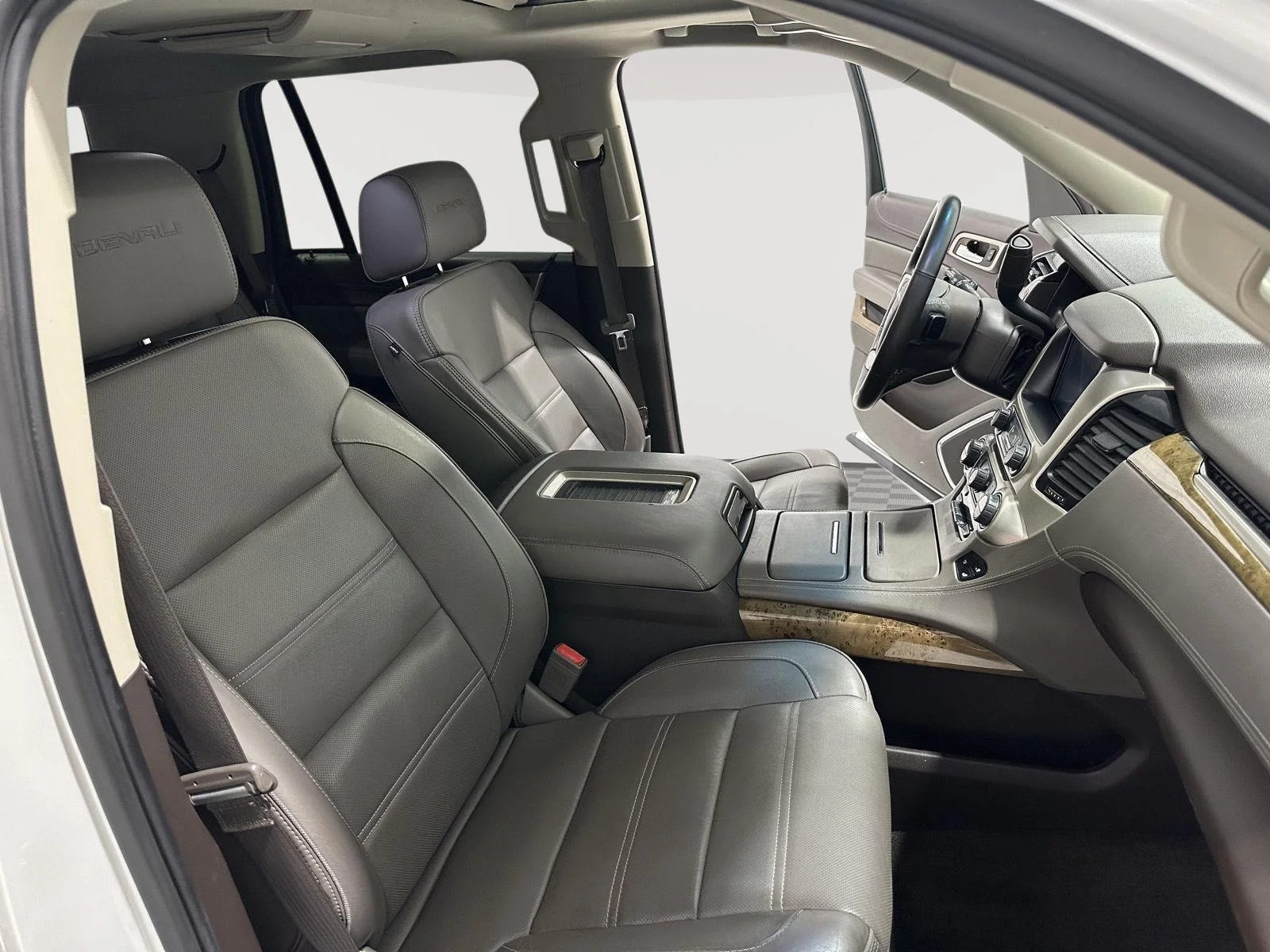 Used 2016 WHITE FROST TRICOAT GMC Denali image 28