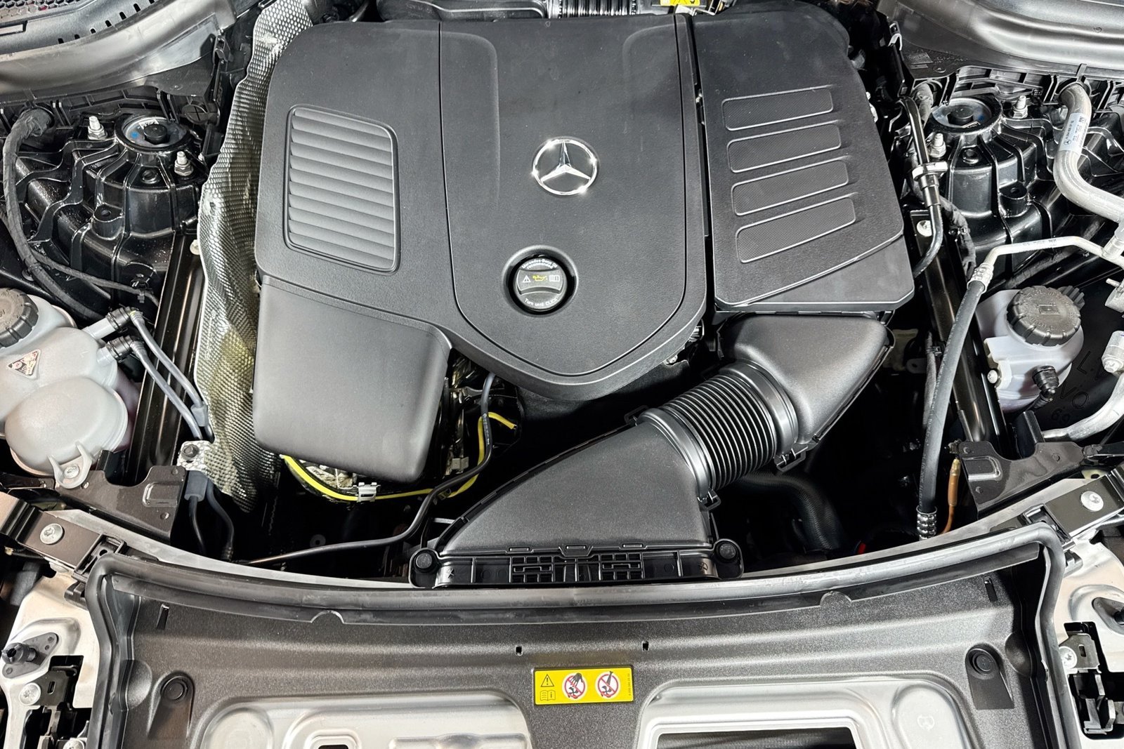 New 2026 Graphite Grey Metallic Mercedes-Benz GLC 300 image 27