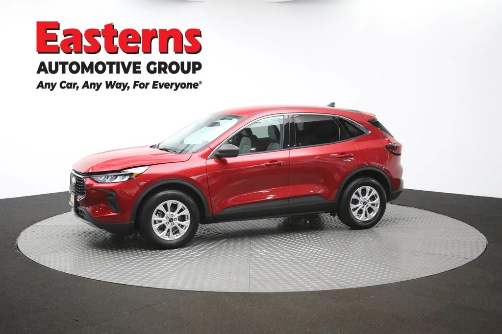 Used 2023 Red Ford Active image 58