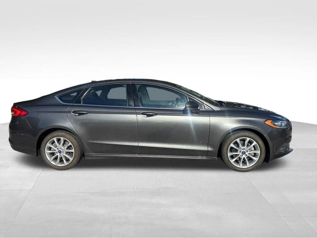 Used 2017 Gray Ford SE image 4