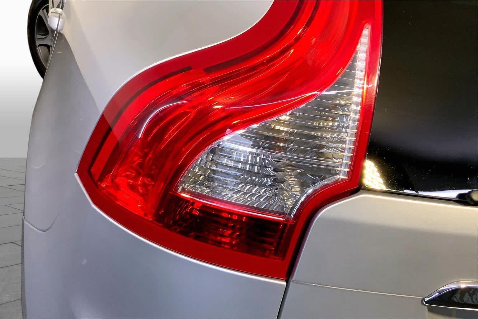 Used 2015 Bright Silver Metallic Volvo T6 image 27