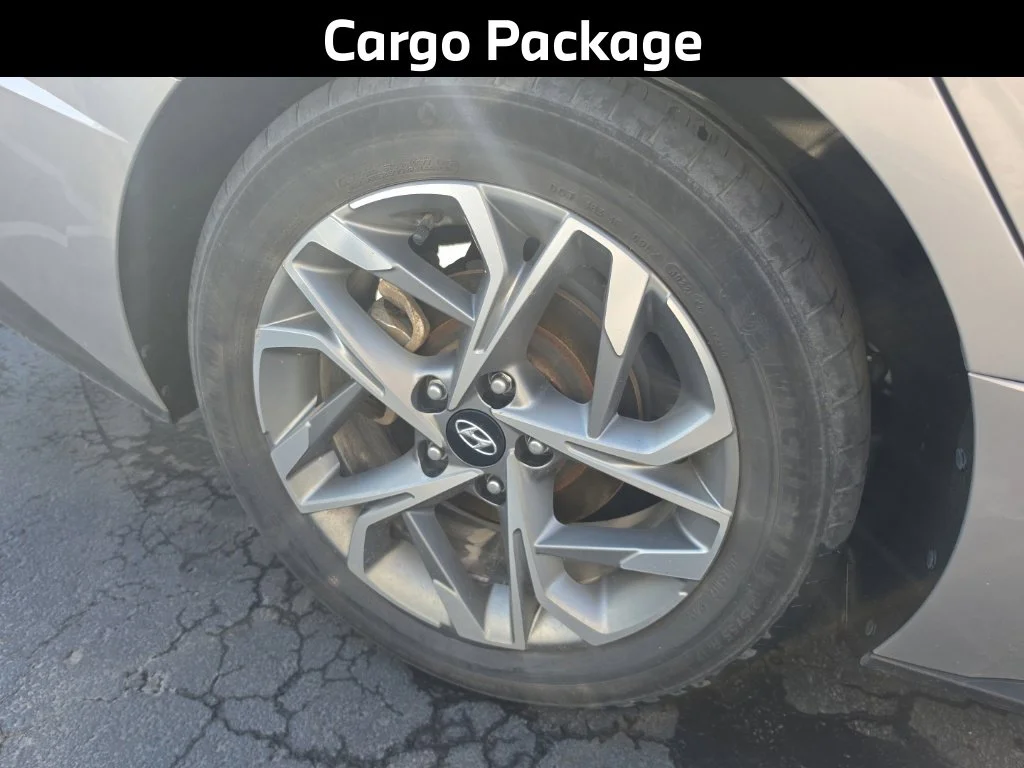 Used 2023 Silver Hyundai SEL image 5
