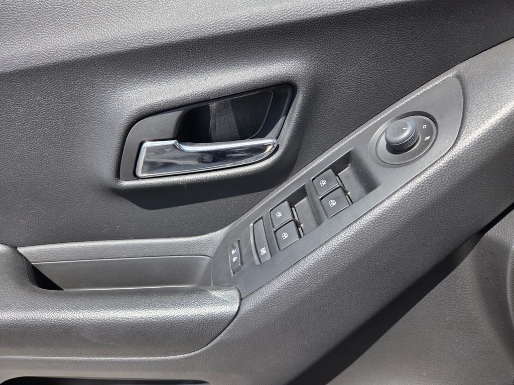 Used 2022 Gray Chevrolet LT image 18