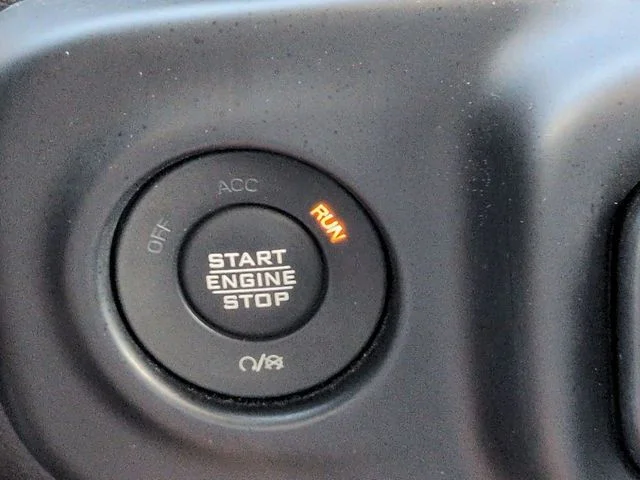 Used 2022 White Jeep Sport image 27