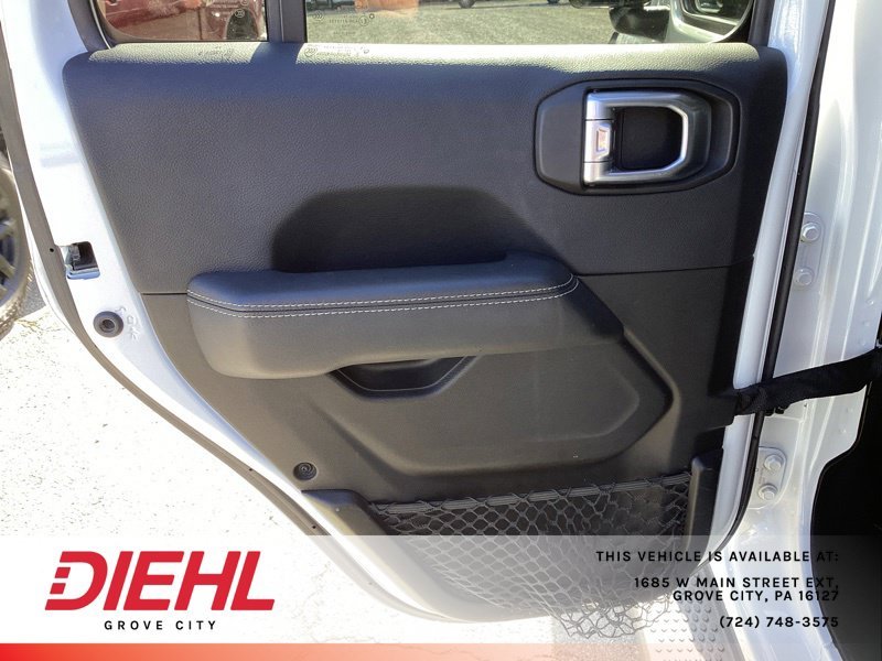 Used 2019 White Jeep Unlimited Sahara image 11