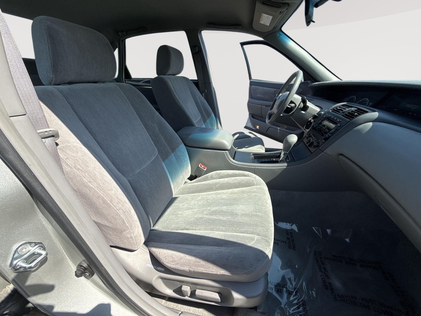 Used 2002 Lunar Mist Metallic Toyota XL image 24
