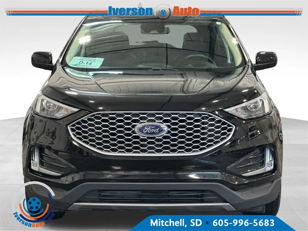 Used 2024 Black Ford SEL image 3