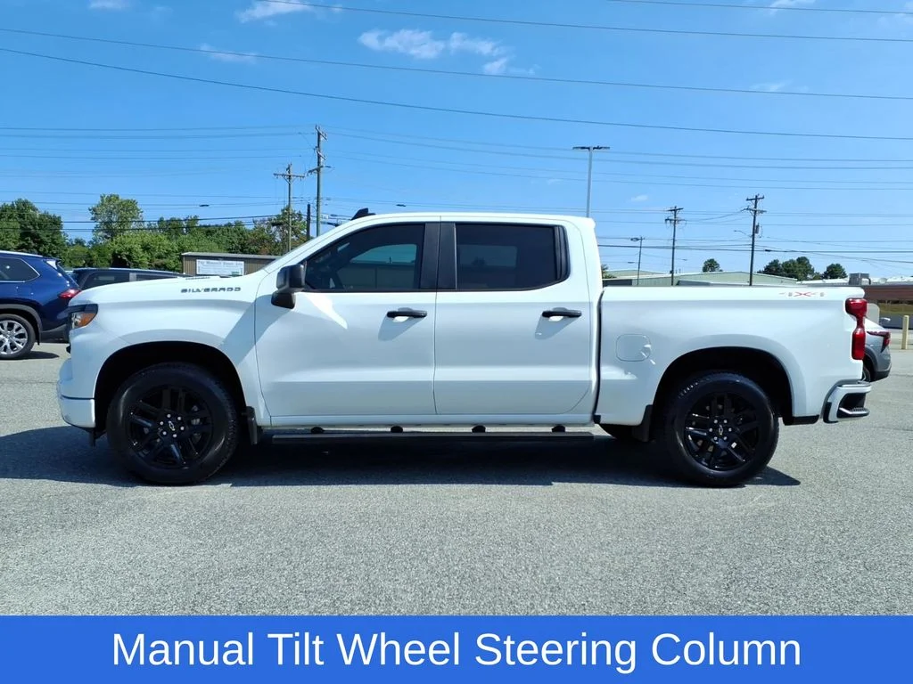 Used 2025 White Chevrolet Custom image 29
