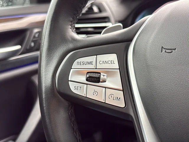 Used 2023  BMW xDrive30i image 16