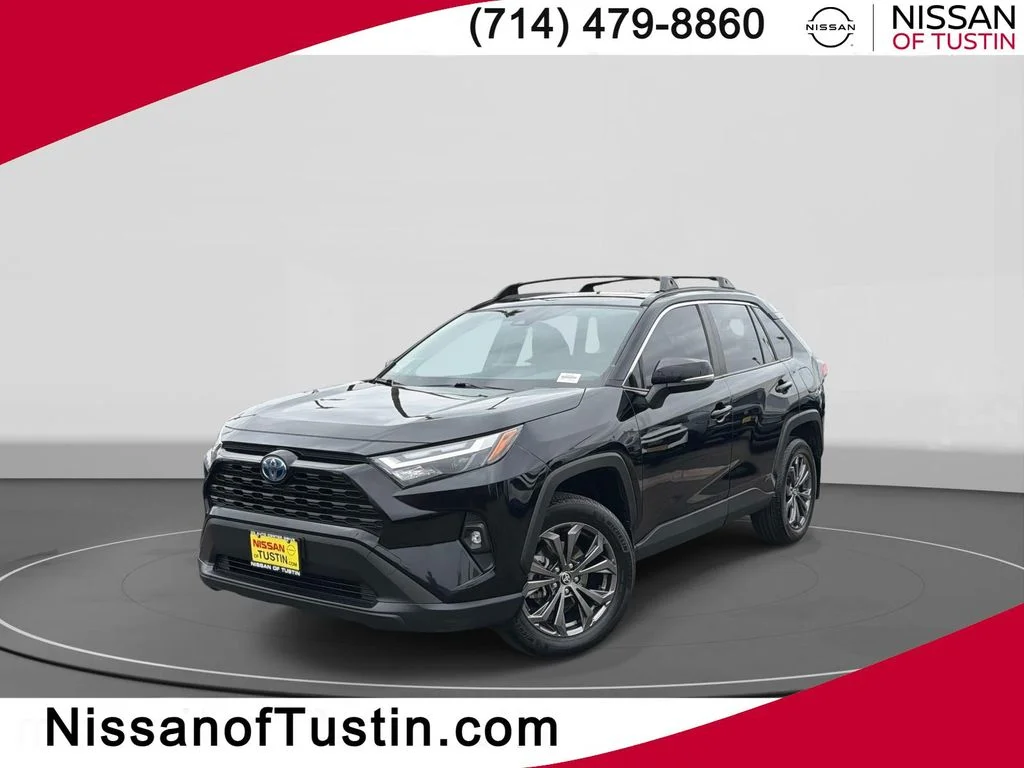 Used 2022 Midnight Black Metallic Toyota XLE Premium image 1