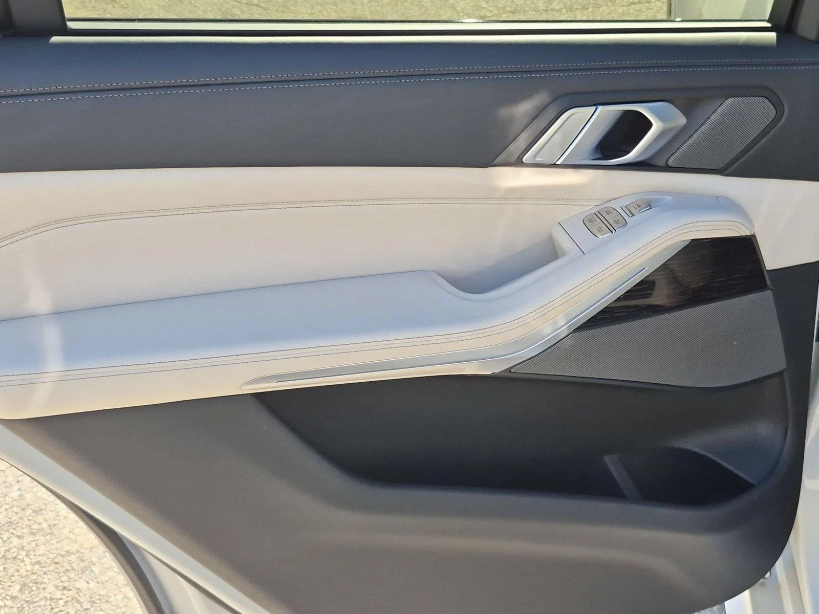 Used 2021 Mineral White Metallic BMW M50i image 29