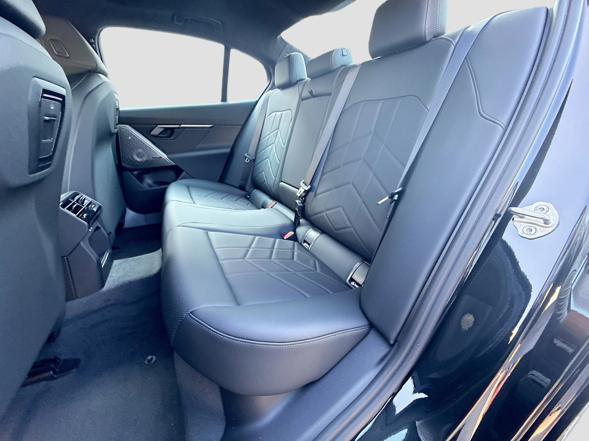New 2027 Black Sapphire Metallic BMW 530i image 21