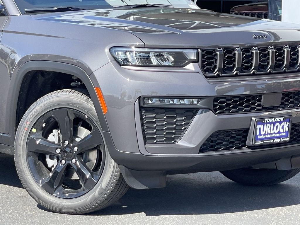 New 2026 Baltic Gray Metallic Clear-Coat Exterior Paint Jeep Limited image 2