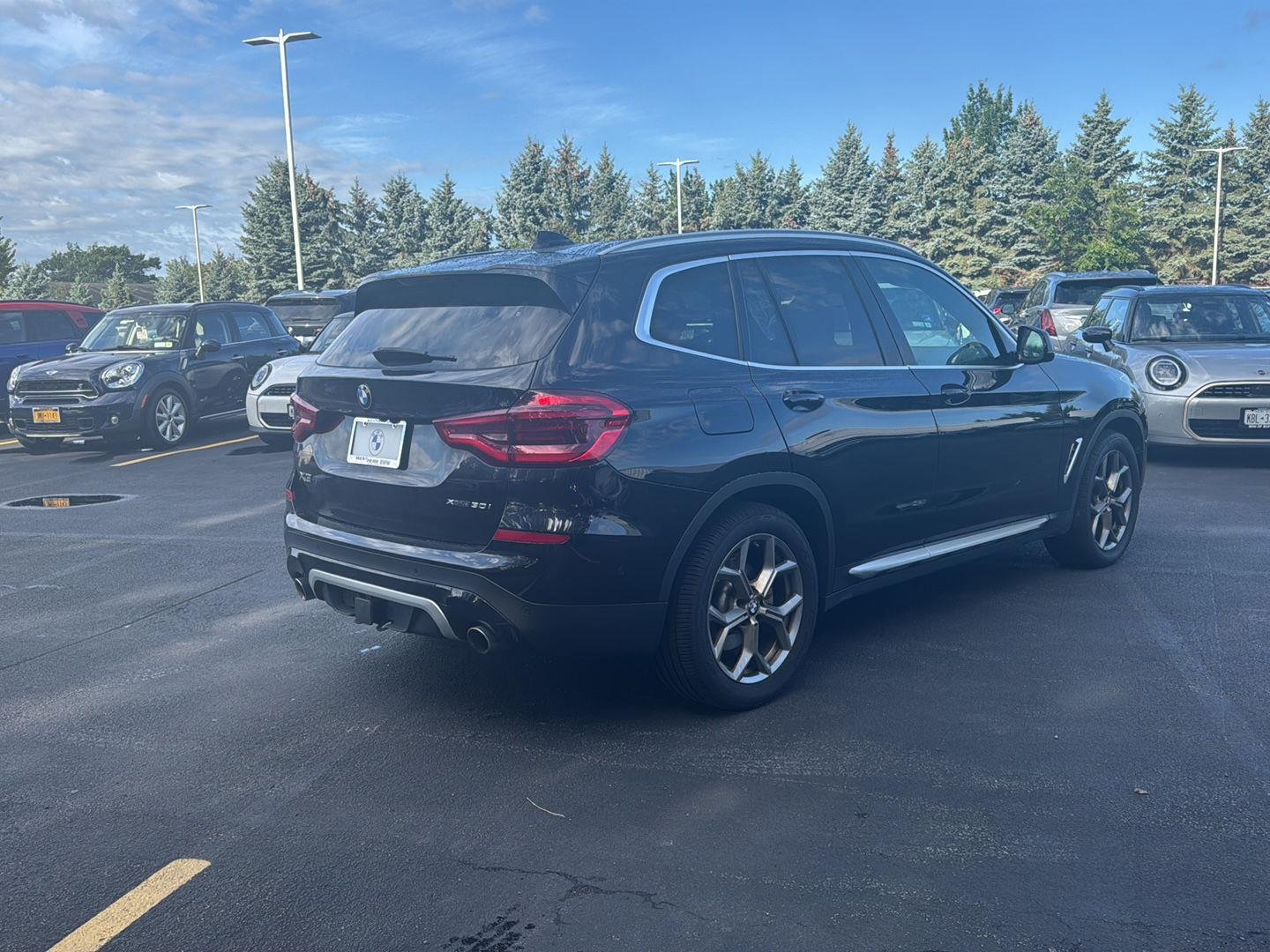 Used 2021 Black Sapphire Metallic BMW xDrive30i image 3