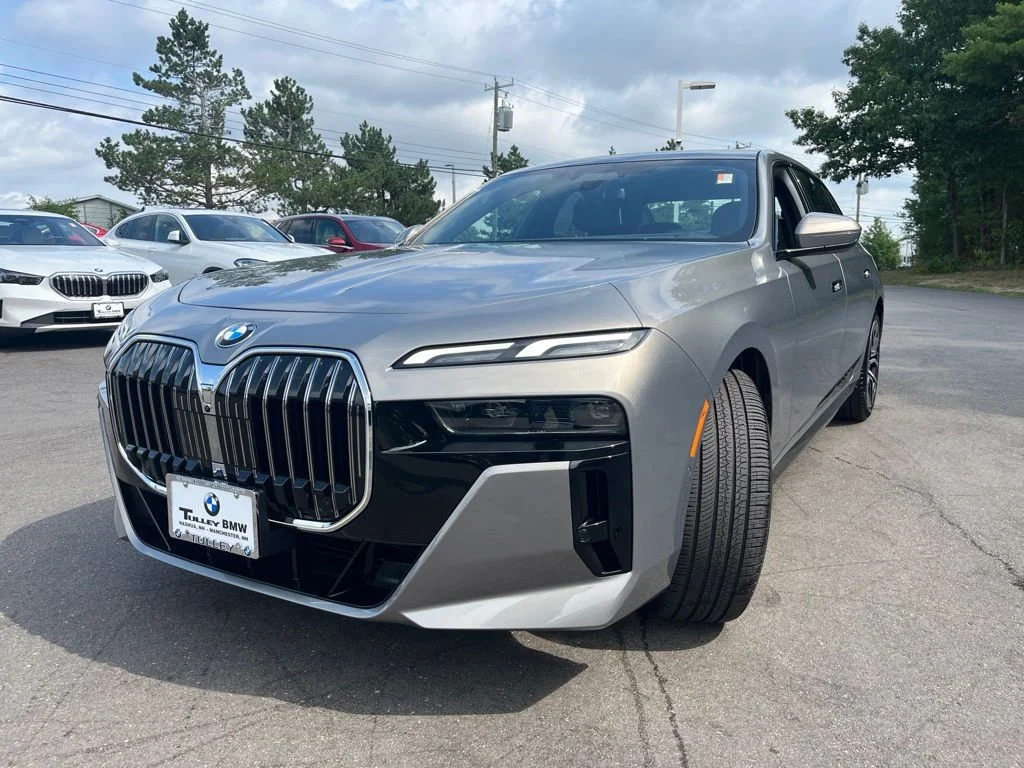 Used 2026 Oxide Grey Met BMW 740i xDrive image 3