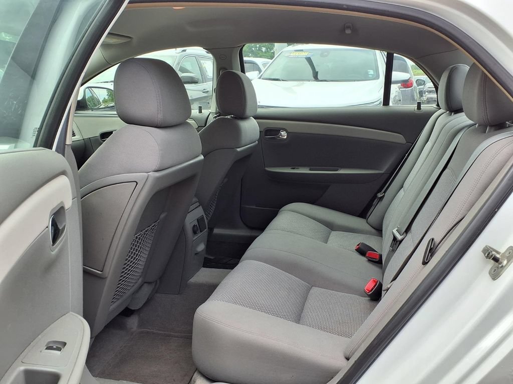 Used 2009 Summit White Chevrolet LT w/1LT image 8