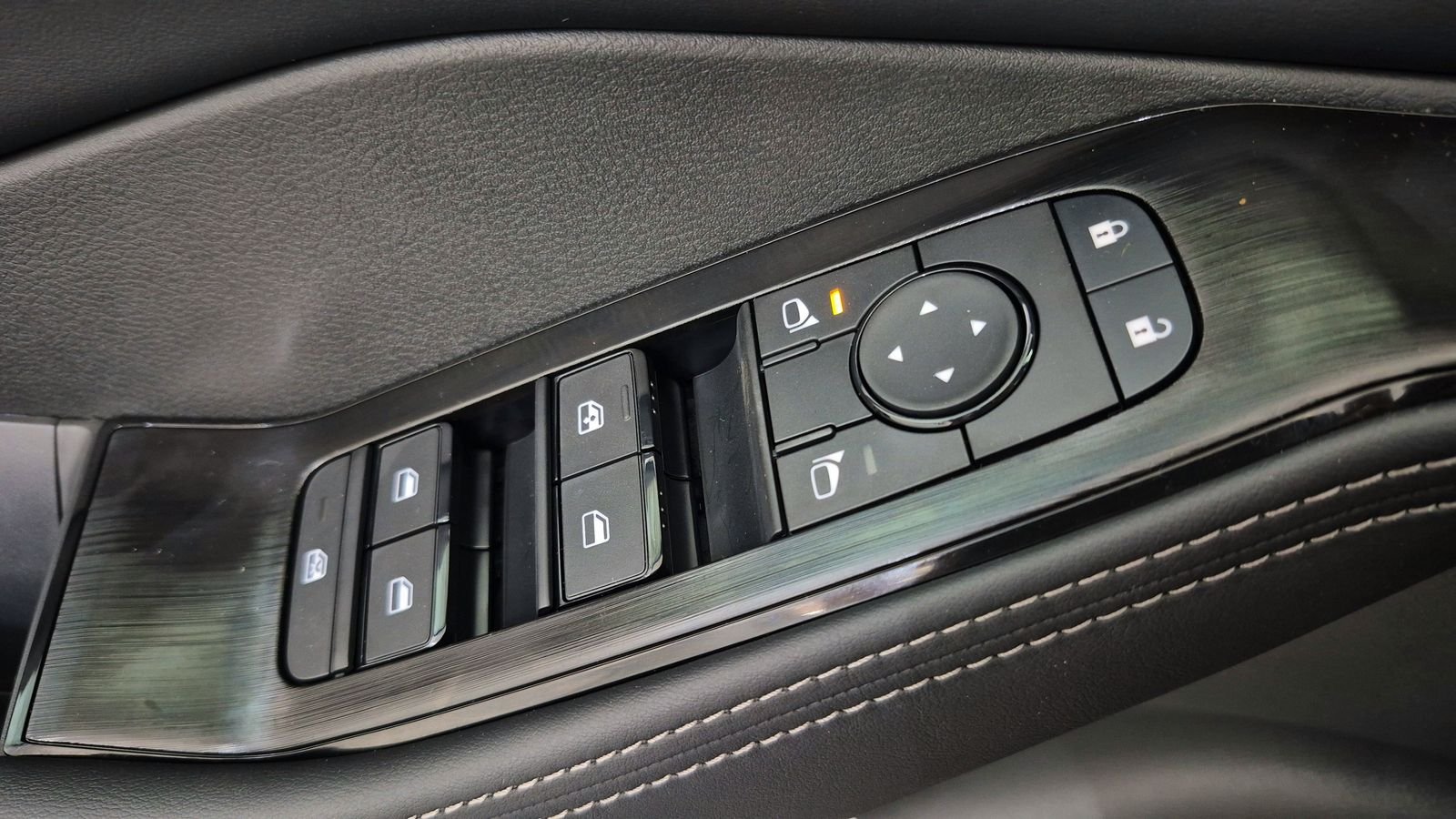 New 2026 Boulder Gray Pearl Nissan SV image 20