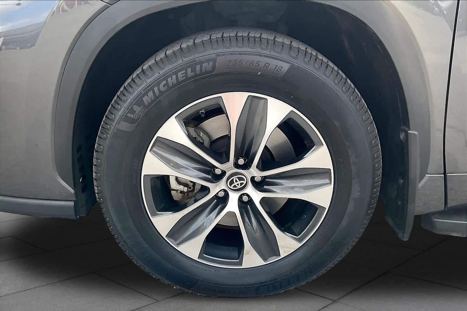 Used 2021 Magnetic Gray Metallic Toyota Hybrid XLE image 11