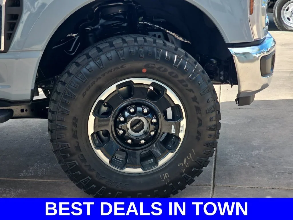 New 2026 Glacier Gray Metallic Tri-Coat Ford F-250® Lariat® image 39