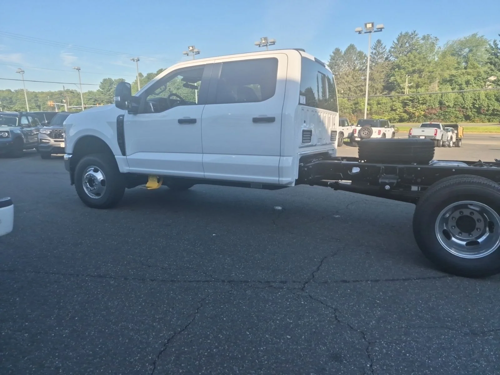 New 2027 Oxford White Ford XL image 2
