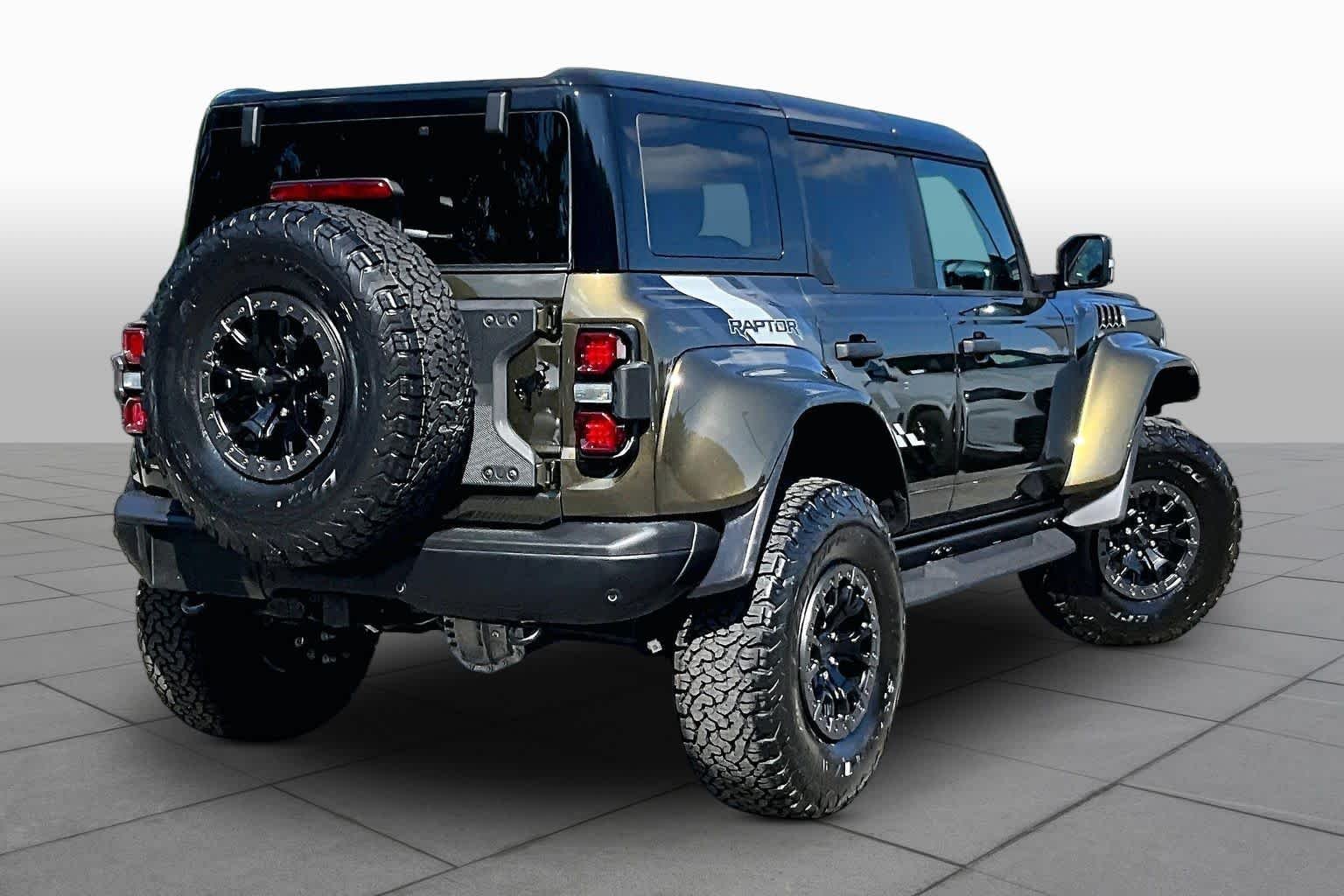Used 2025 Shelter Green Metallic Ford Raptor image 13