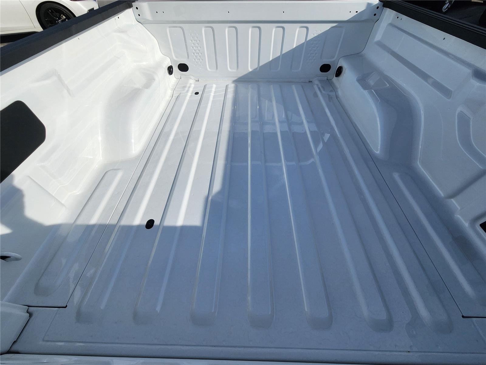 New 2026 Bright White Clear-Coat Exterior Paint Jeep Sahara image 5