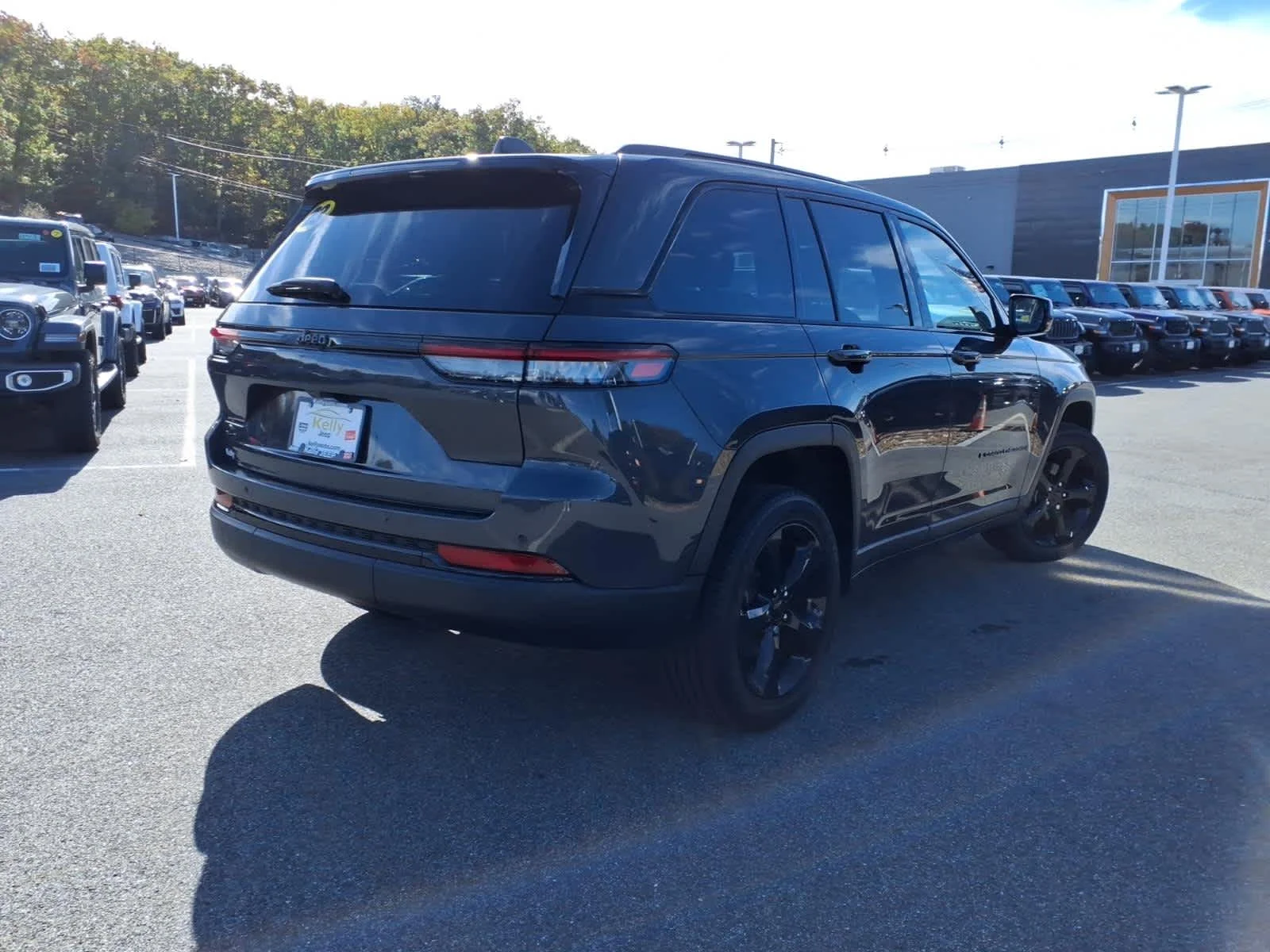 Used 2023 Baltic Gray Metallic Clearcoat Jeep Altitude image 7