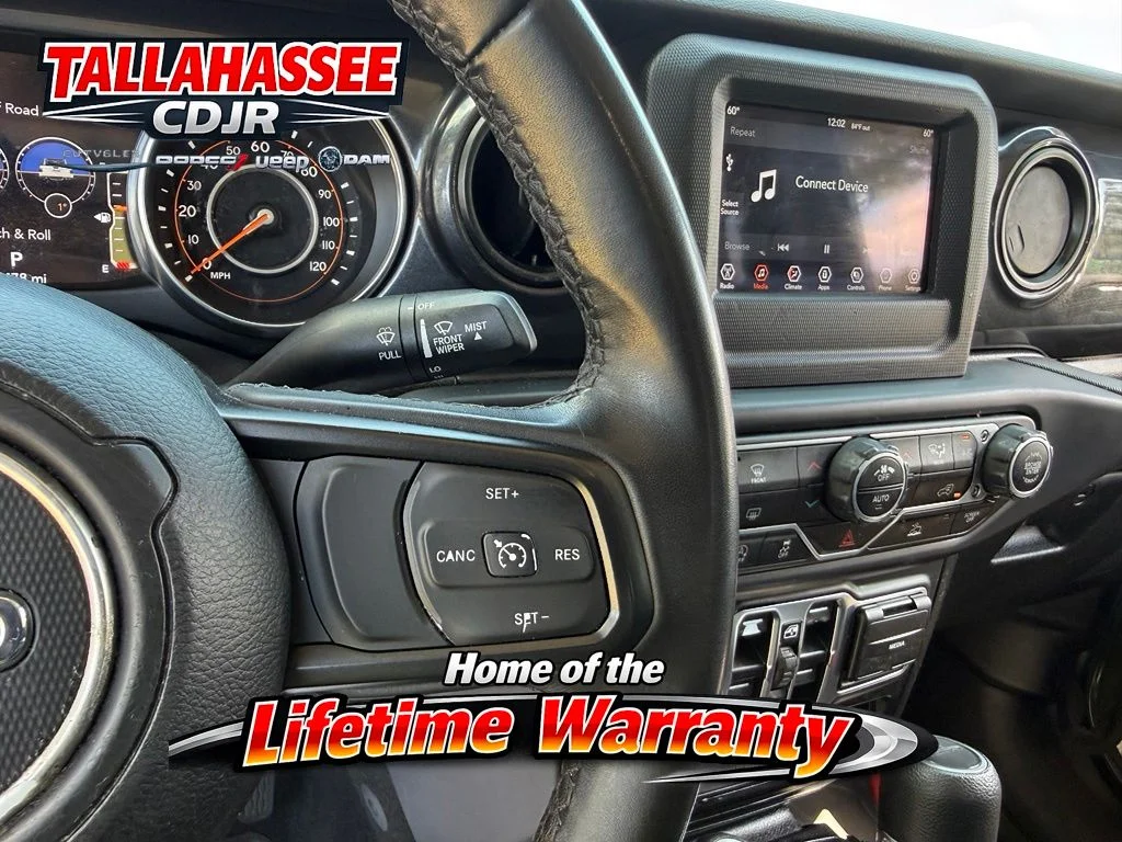 Used 2022 Green Clearcoat Jeep Sport image 17