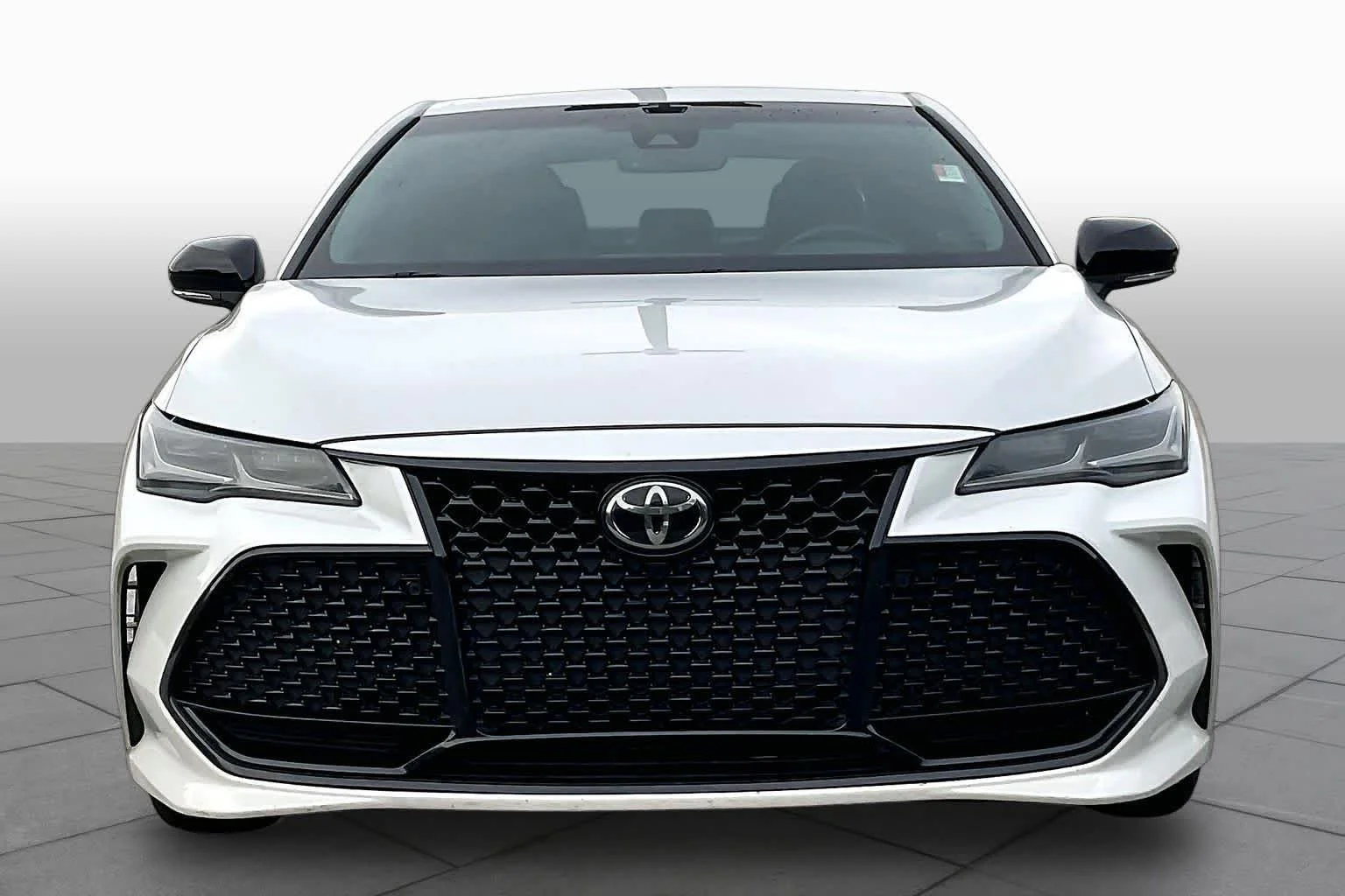 Used 2019 Wind Chill Pearl Toyota Touring image 4