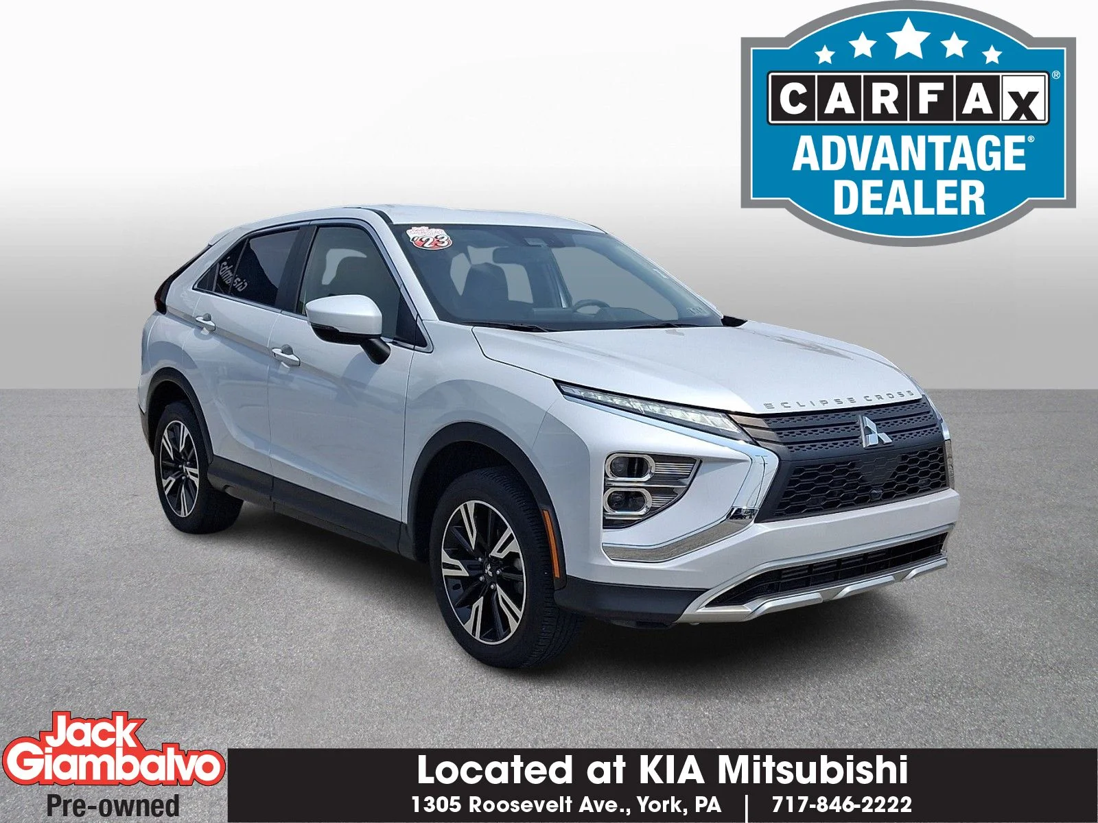 Used 2023 White Mitsubishi SE image 1