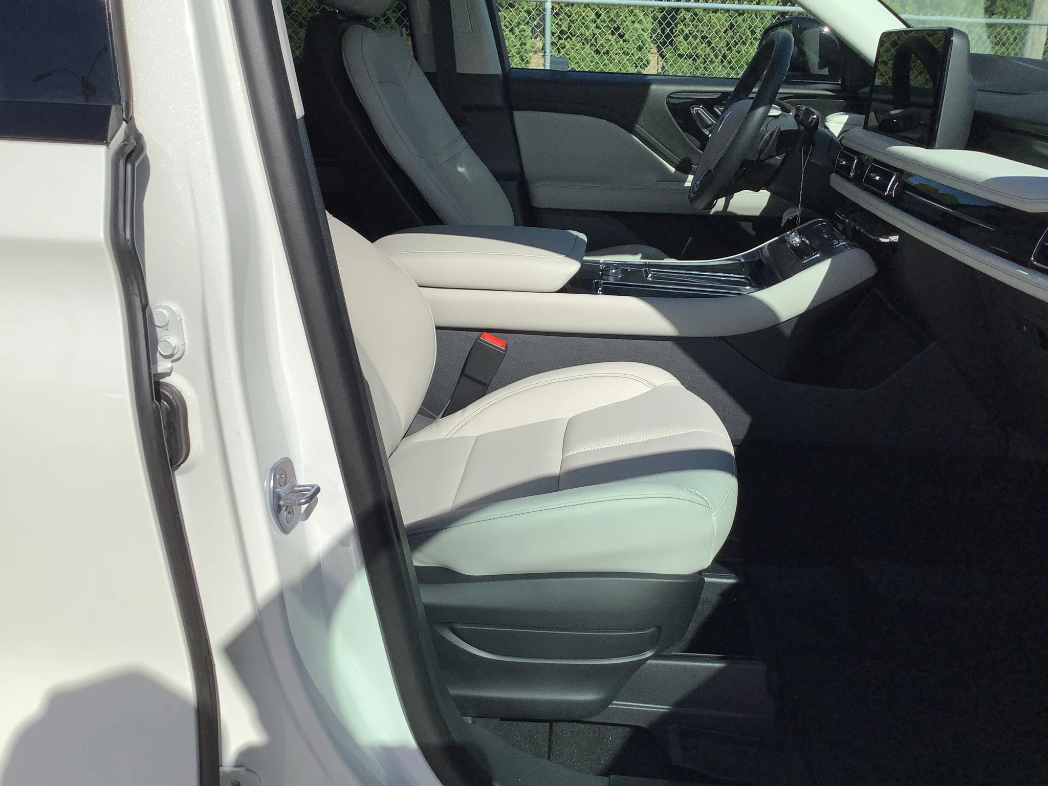 New 2027 Pristine White Metallic Tri-Coat Lincoln Premiere image 29