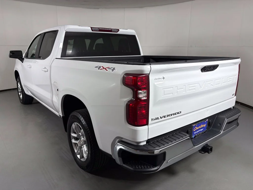Used 2023 White Chevrolet LT image 7
