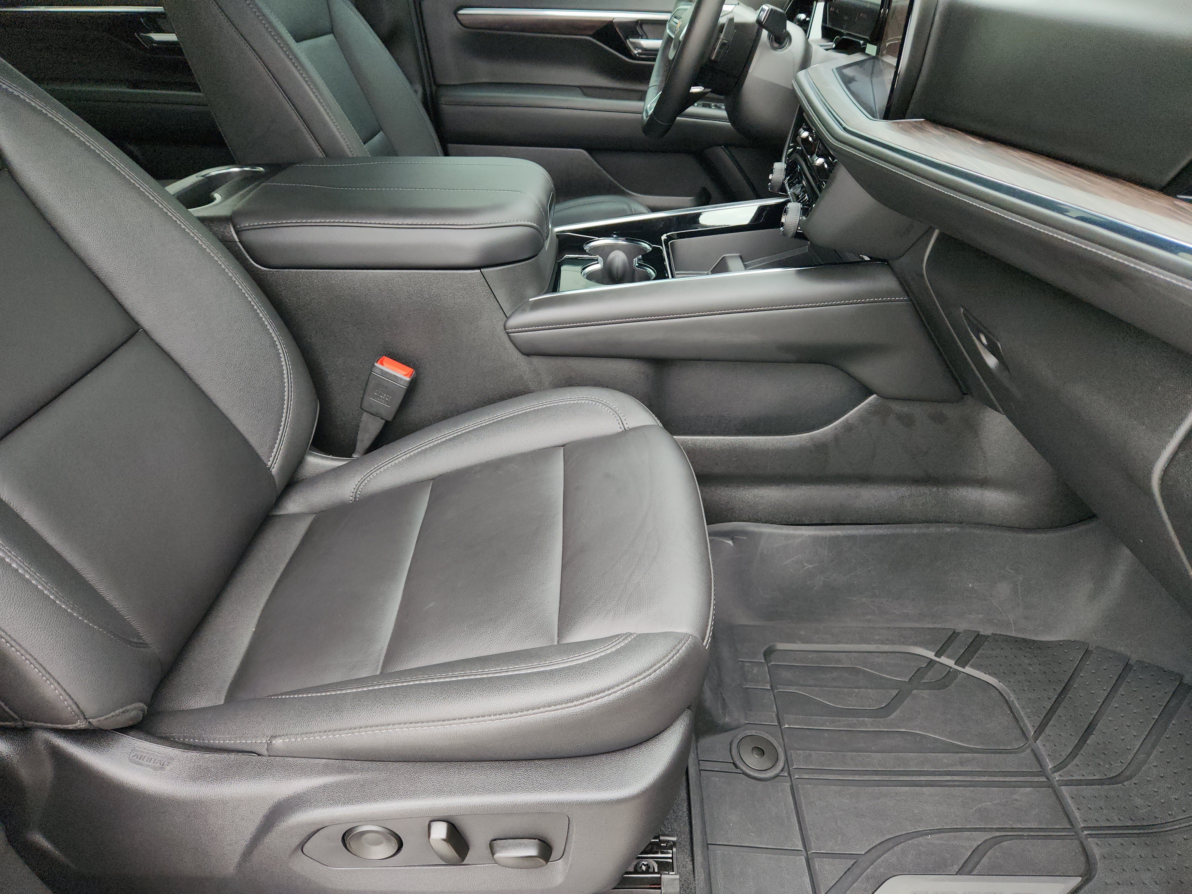 Used 2025 Summit White Chevrolet LT image 16