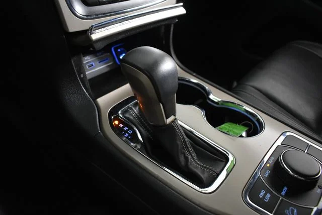 Used 2016 Silver Jeep Limited image 36