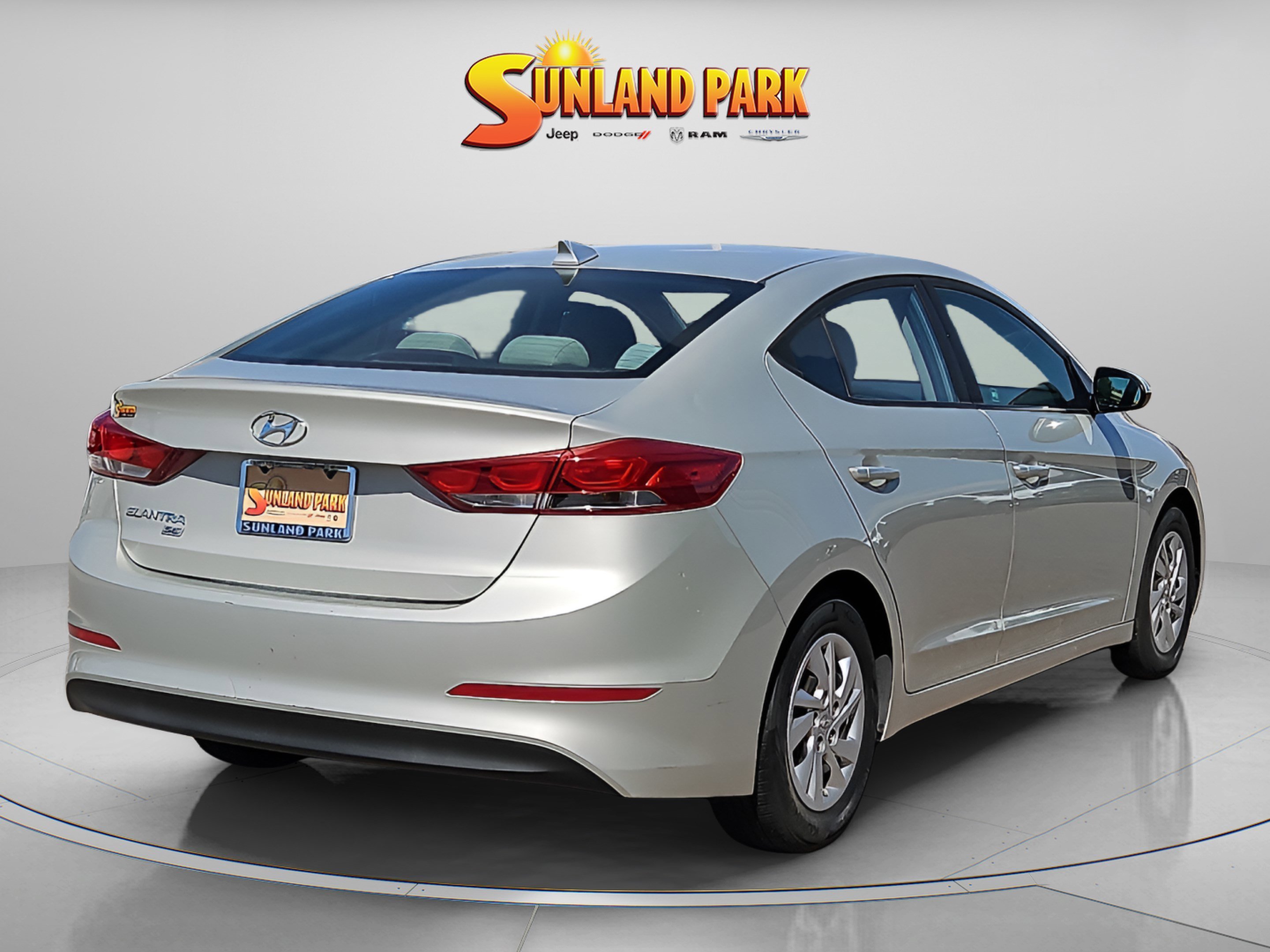 Used 2017 Mineral Beige Hyundai SE image 5