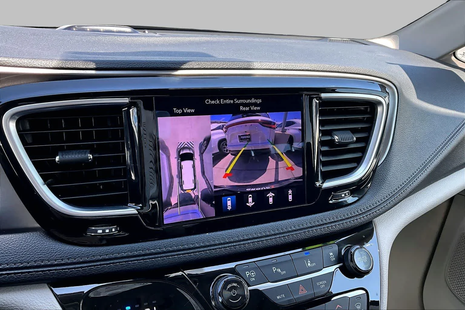 Used 2018 Brilliant Black Crystal Pearlcoat Chrysler Hybrid Limited image 26
