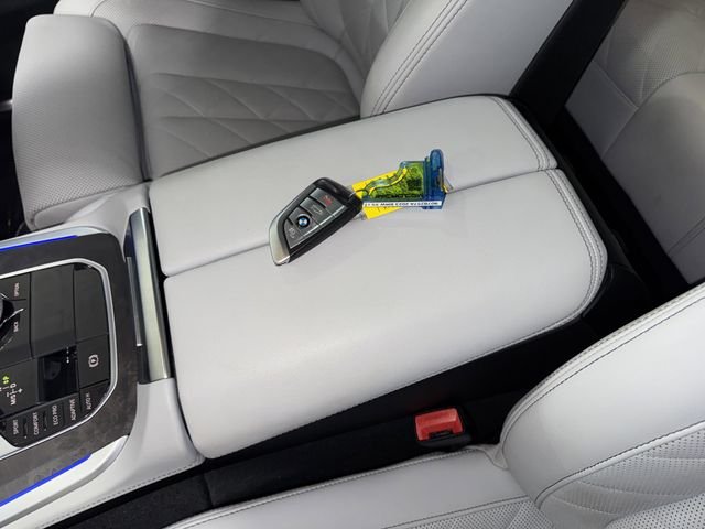 Used 2023 White Metallic BMW sDrive40i image 30